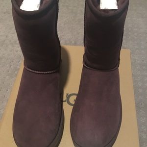 Classic short ugg size 9
